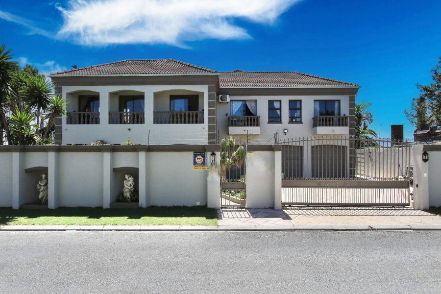 6 Bedroom Property for Sale in Sunset Beach Western Cape